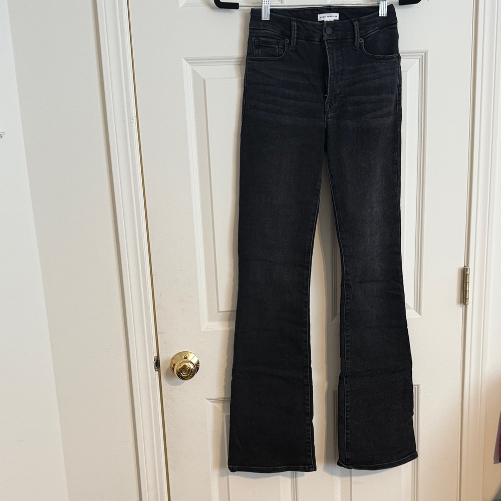Good American Classic Boot Cut Jeans in Black162 - Picture 2 of 2